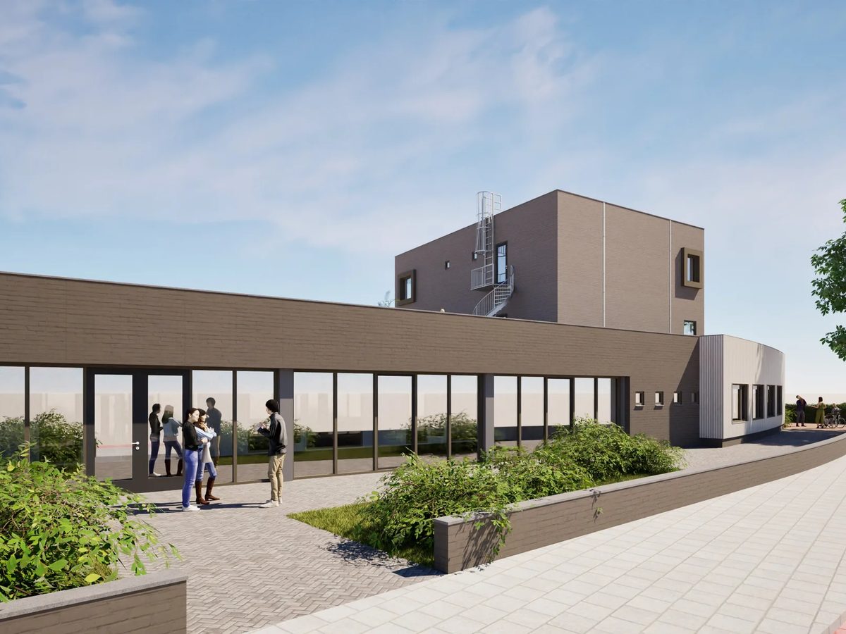 De lange gevel van Tandartspraktijk Heiloo aan de Kennemerstraatweg